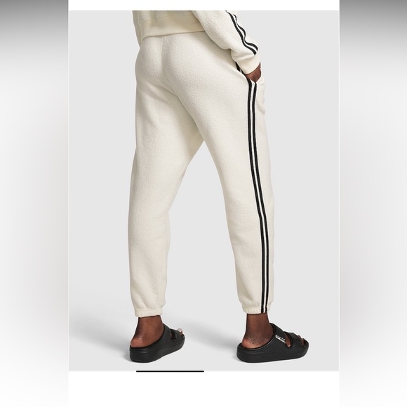 PINK Victoria’s Secret Reverse Fleece High-Waist Gym Pants - Picture 3 of 4